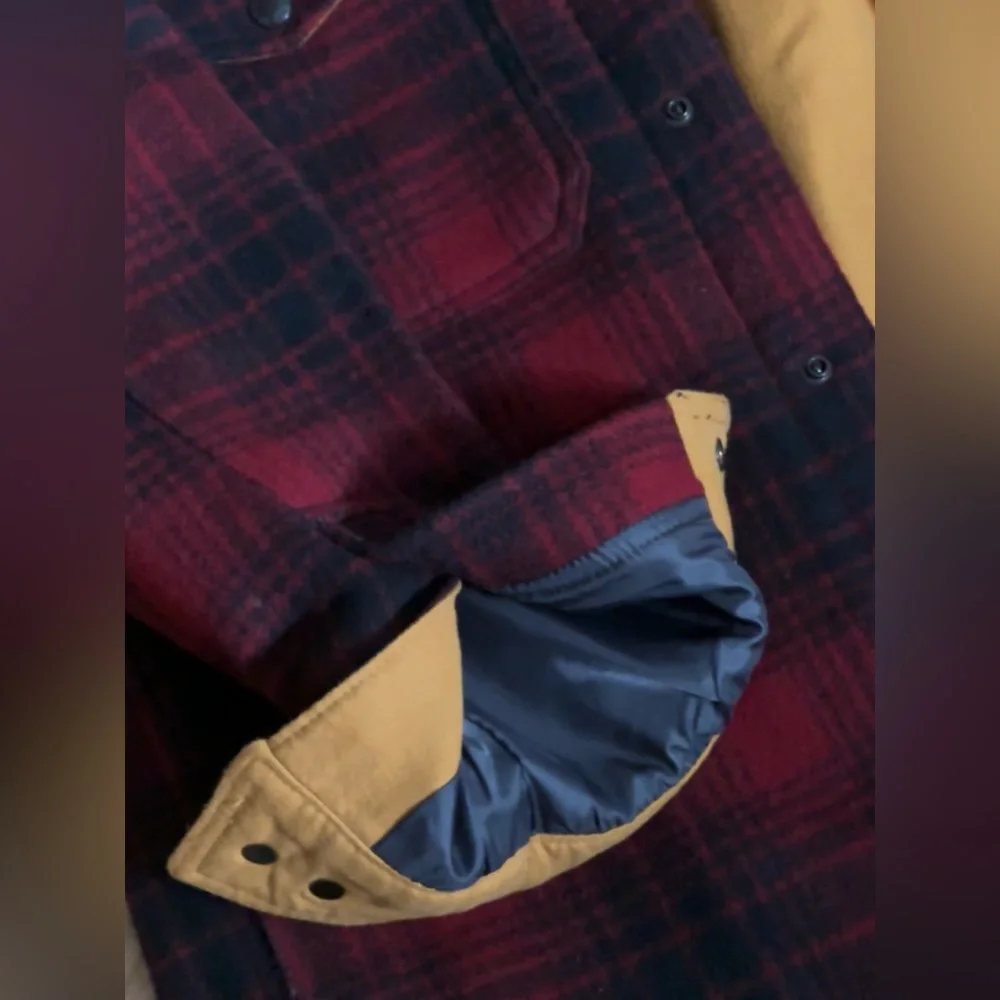 Men's Filson Mackinaw Wool Jac Shirt - Oxblood/Black size Small - Picture 7 of 8